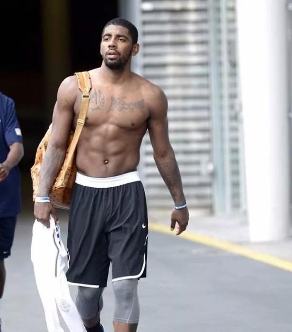 nba球员把球衣穿成紧身衣,nba球员球衣里穿的紧身衣叫什么