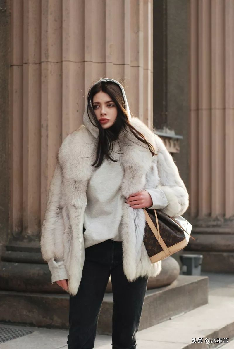 卫衣的n种穿法你学会了吗,卫衣的4个搭配方法太时髦了