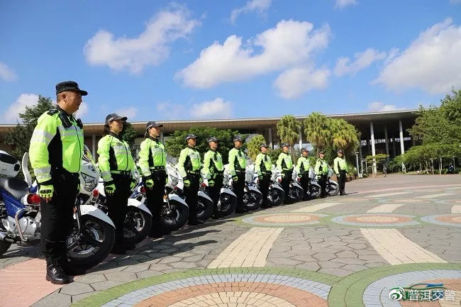 战疫保卫者撑起坚强屏障,战地志愿者共筑红色守护墙