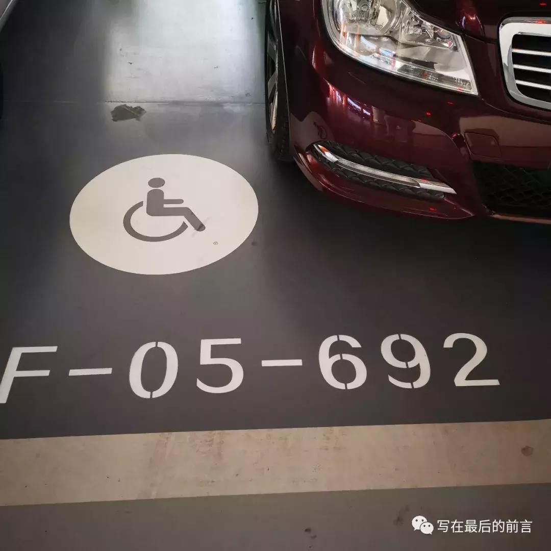 翘班请假去旅游,打卡全球十大机场之一