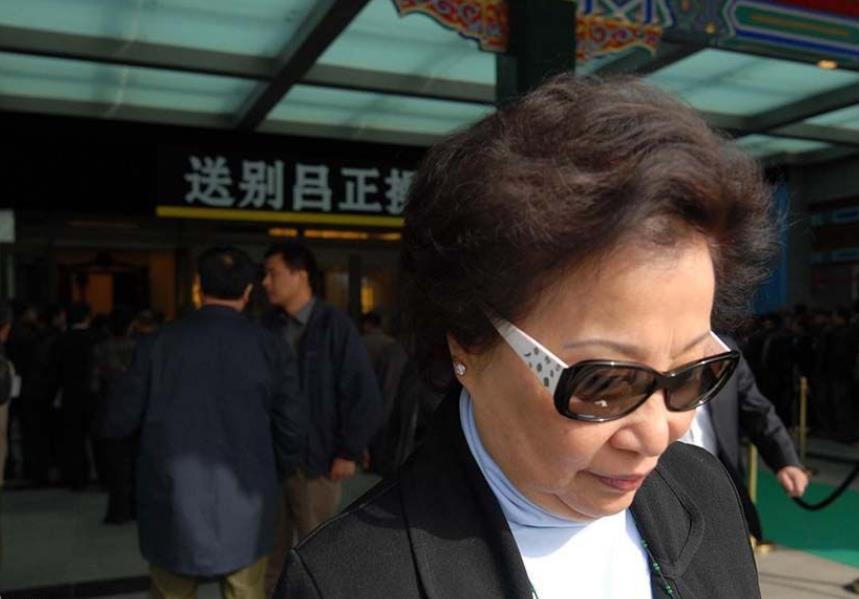 吕正操：没参加过长征，后授衔开国上将，晚年一直希望张学良回国