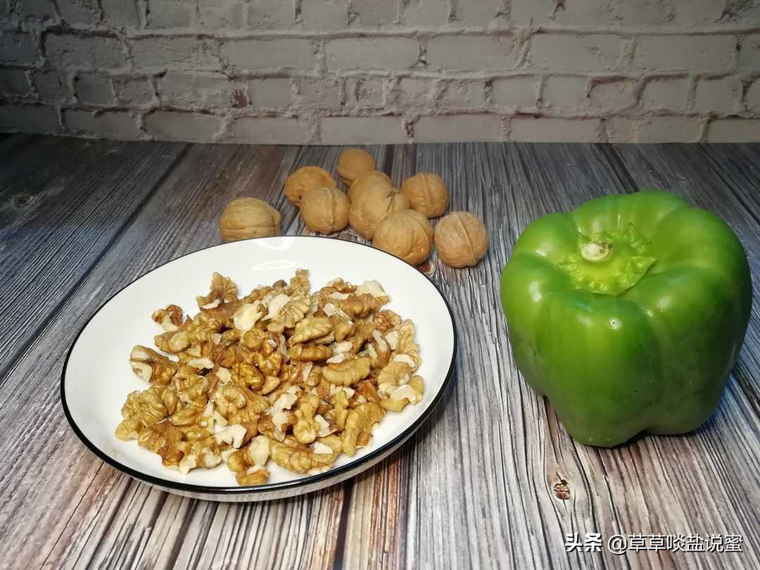 鸡蛋洋葱炒核桃仁,核桃仁炒冰糖