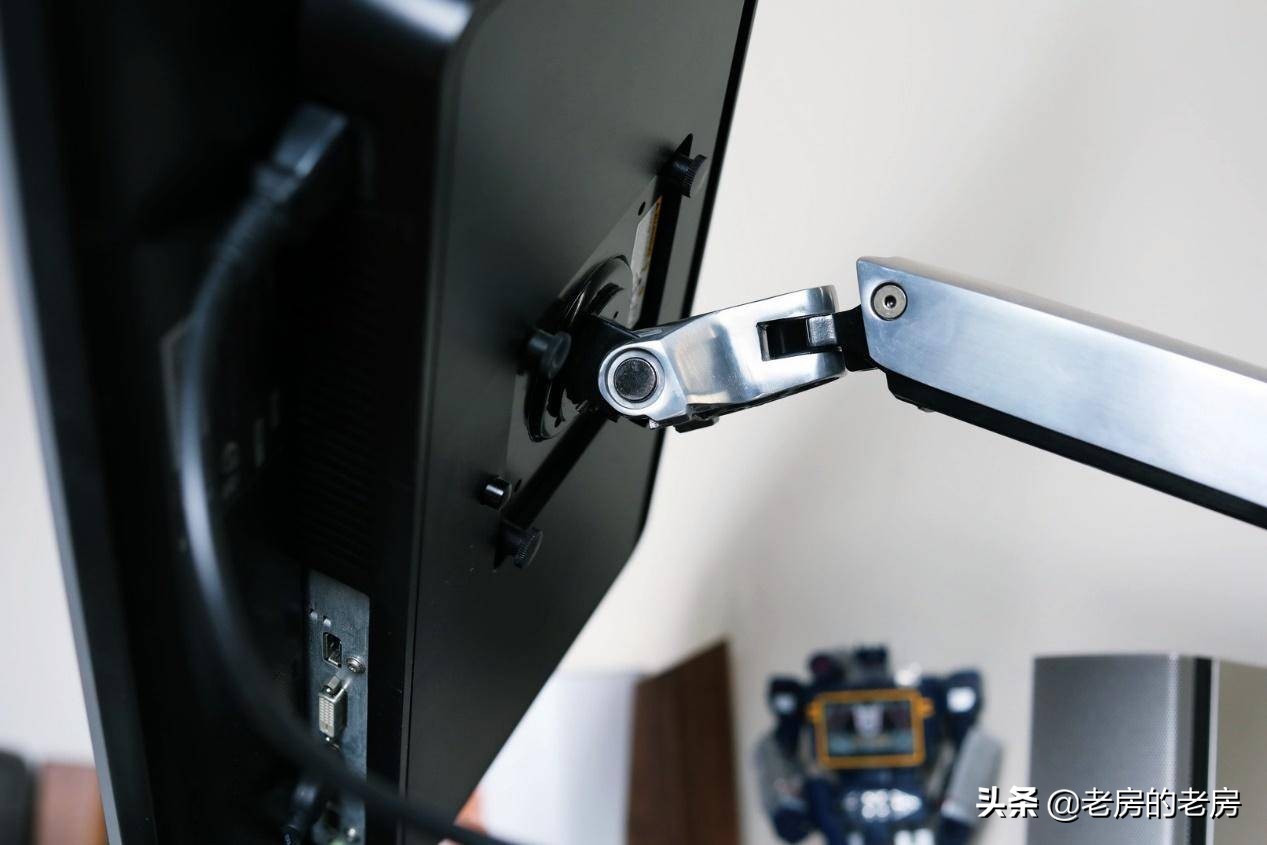 桌面线路整理小技巧,电脑桌面线材整理方案