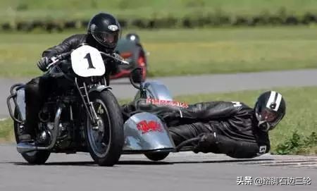 边三轮“挎子”为什么主车是歪的，边车是斜的？