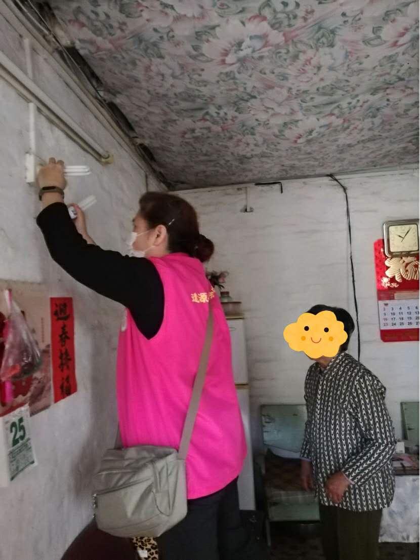 荔湾｜关爱困难群众，逢源街将抗疫“健康福袋”送到家门口