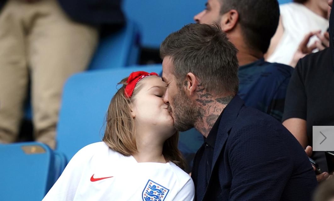 贝克汉姆小七亲吻,贝克汉姆与小七亲吻