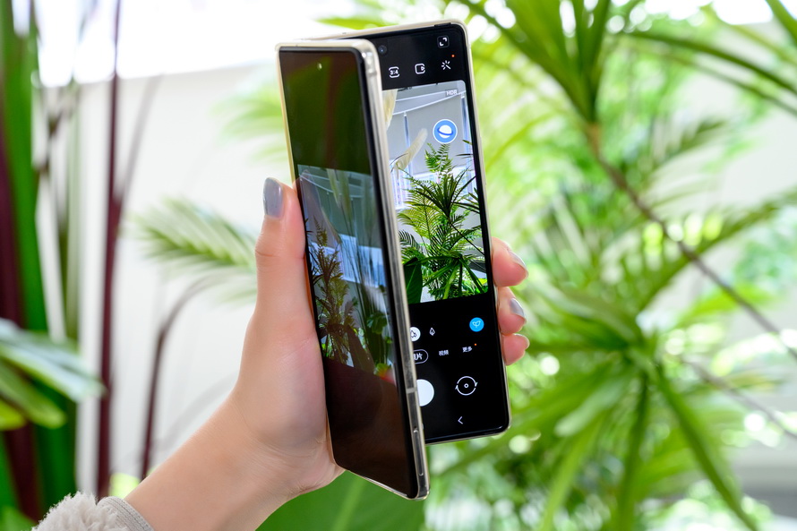 三星W215G评测：双卡双待双屏幕一切为商务而生