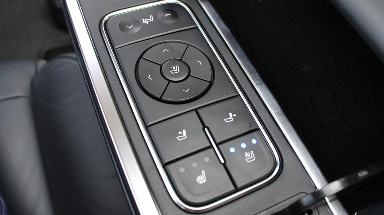 传祺m8跟埃尔法碰撞测试,传祺m8和埃尔法驾驶测试