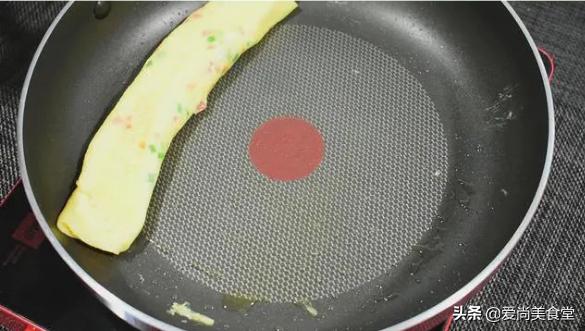 西红柿炒鸡蛋加上它味道更好吃,西红柿别再炒着吃了