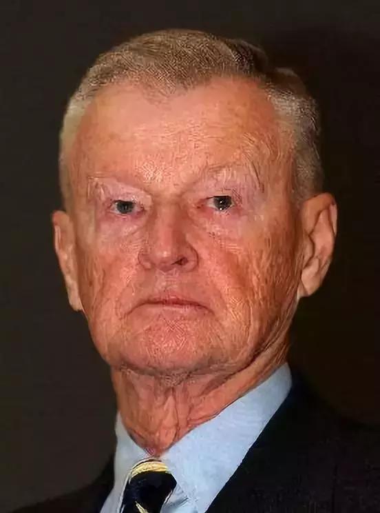 美国的奶头战略有多可怕!郭美美出狱就晒百万卡地亚,最美酒托出狱也想当网红