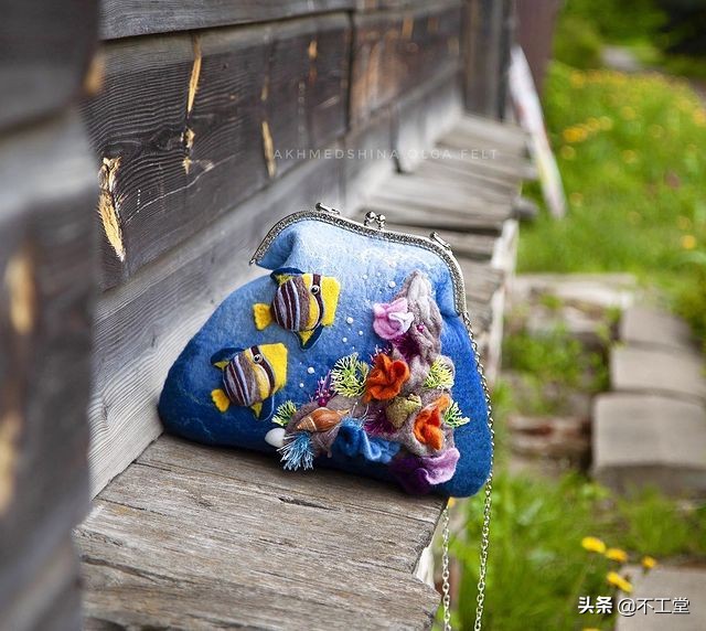 适合羊毛大衣的包包,羊毛毡包高颜值冬天背好看吗