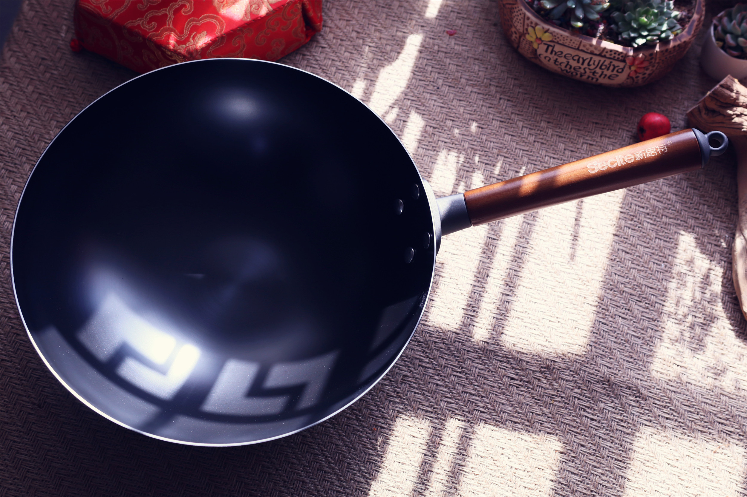 新买的铁锅切记别直接开锅,新不粘铁锅要开锅吗