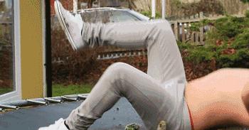 看着都痛的搞笑片段,各种看着都疼的作死瞬间