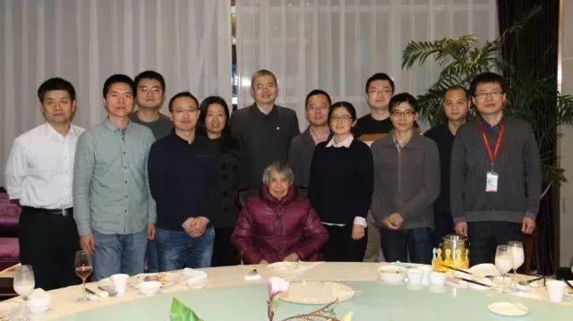 黄令仪为中国龙芯点赞,黄令仪制作龙芯的感受