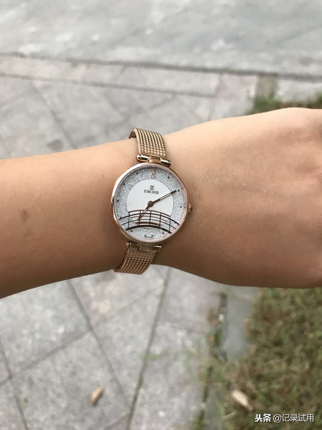 哪个牌子的手表好看又便宜女士,依波quartz女士手表老款
