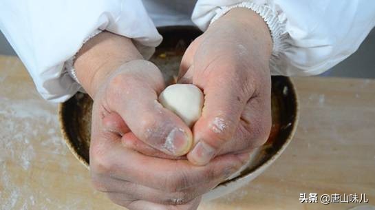 包元宝水饺的手法视频慢动作,儿童手工元宝水饺慢动作教程