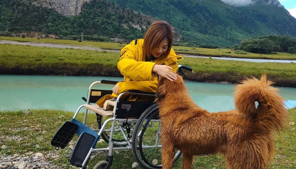 她3岁惨遭父母抛弃,无腿女孩截肢后被父母狠心遗弃