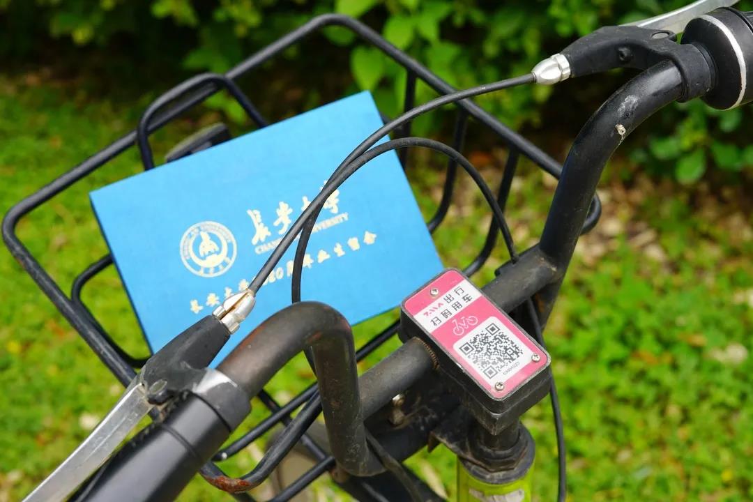 火了！陕西最豪华毕业礼物：水晶、合金珐琅独一无二定制，还刻有每个人名字！