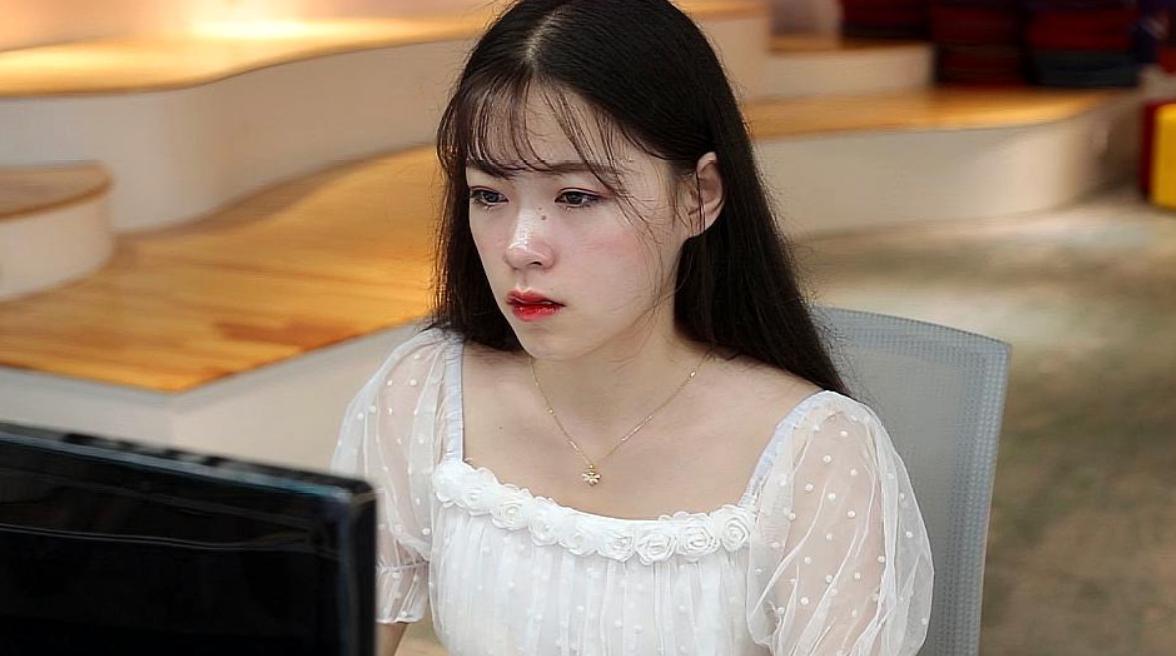 采访李子柒拍摄视频的心酸历程,对李子柒印象最深视频