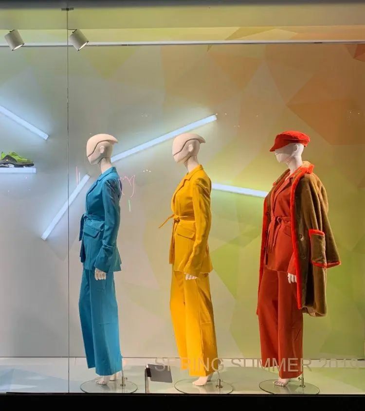 国外服装店服装陈列,服装陈列高级感