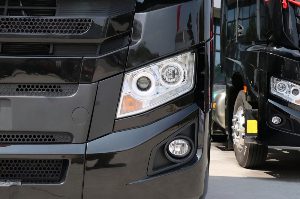 安能快速发展集中采购定制的重卡有什么特别之处?