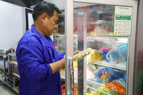 单亲妈妈创业致富记,西安单亲妈妈炸串