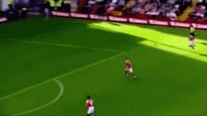 范佩西凌空抽射世界波,范佩西凌空抽射维拉是哪一场比赛