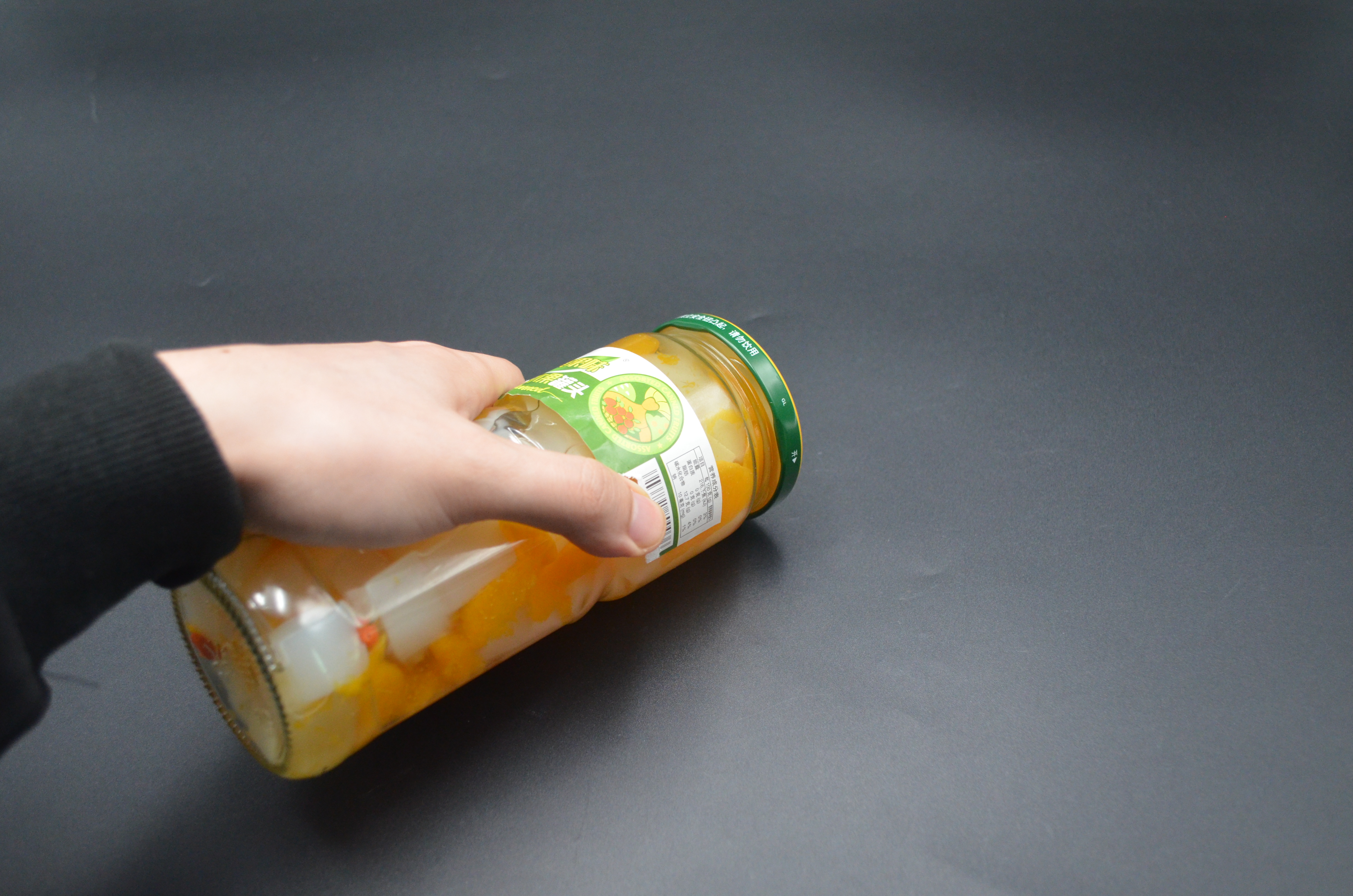 罐头瓶上有小机关吗,罐头瓶盖子撬开了还能用吗