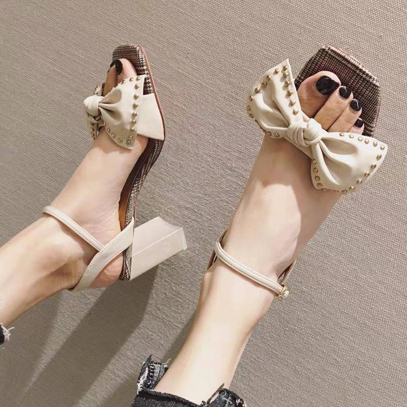 夏天凉鞋穿搭出高级感,三伏天穿凉鞋