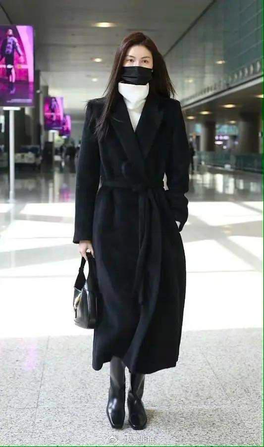 看何穗江疏影的穿搭,江疏影银色垫肩礼服