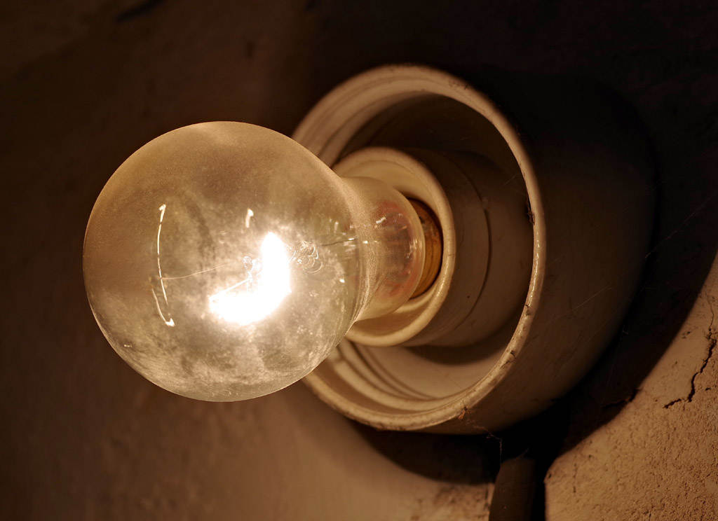 瓦特发明了蒸汽机还是发明了电灯,瓦特发明电灯失败多少次才成功