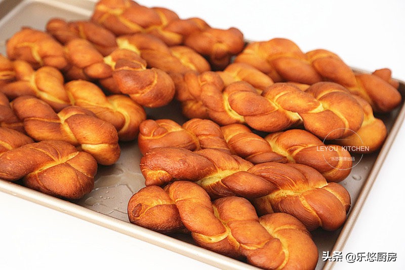 酥脆的麻花怎么和面做,和麻花一样的面包