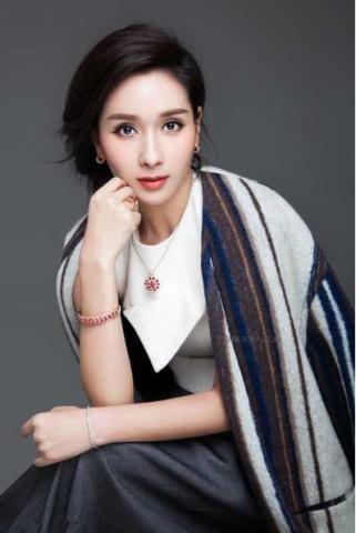 昆凌是混血吗,李小璐昆凌混血照