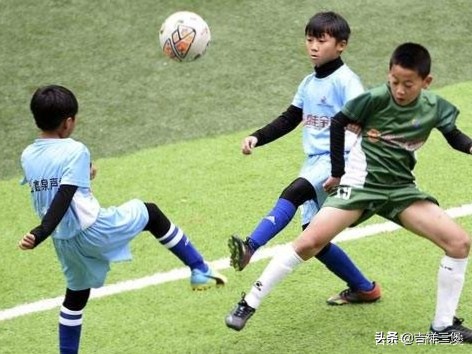 致敬马拉多纳英超,致敬马拉多纳颠球