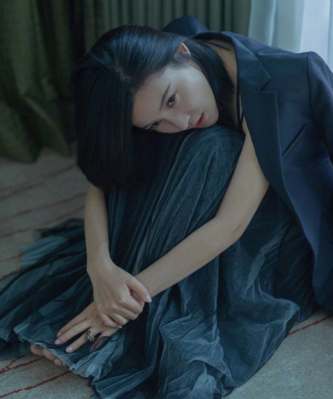 杨子姗复古穿搭,杨子姗白西装造型图