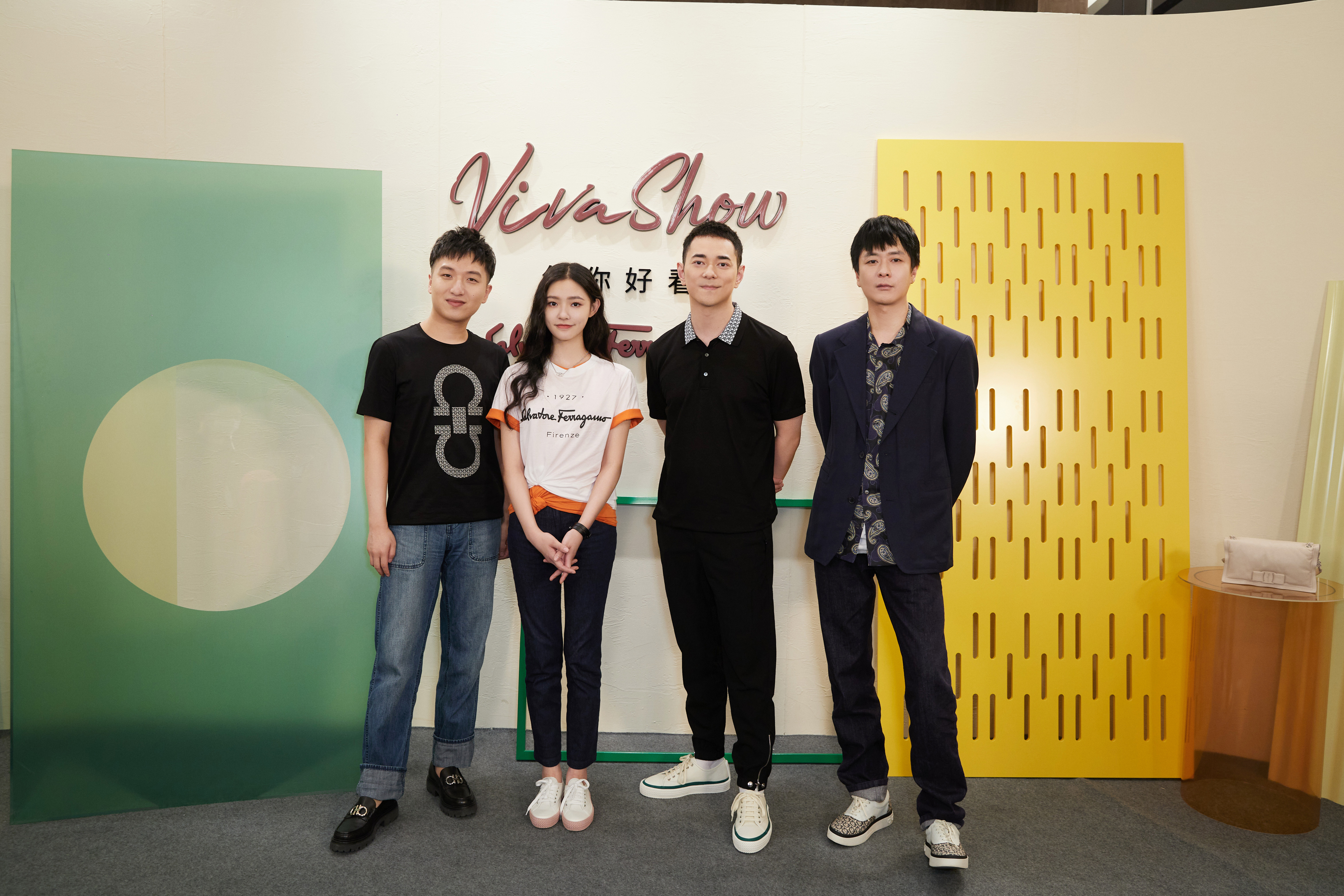 菲拉格慕vivashow直播首秀,菲拉格慕2021巴黎秀场