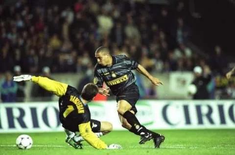 世界足球背后的故事,世界足坛催泪故事