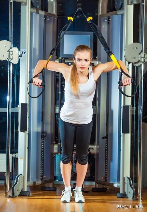 用哑铃训练胸方法视频,哑铃练胸肌上胸和下胸