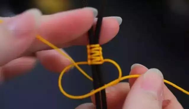手编绳吊坠怎么打结,四股手编绳打结收尾
