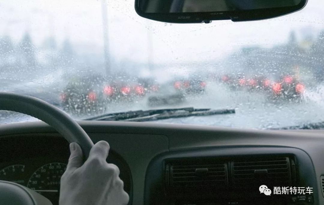 车里发霉有异味的解决办法,5招实用方法轻松去除车内烟味