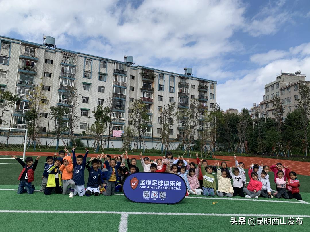 校园足球联赛充满激情,沙湾路小学班级足球联赛火热开赛