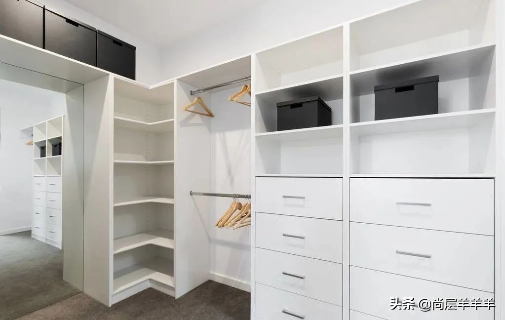 白色柜子变黄怎么办,白色塑料放到柜子里变黄的原因