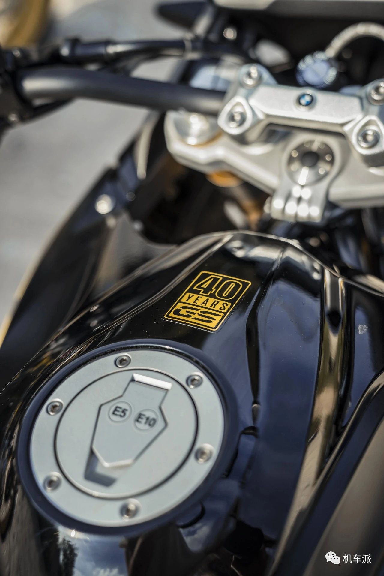 宝马2021款g310r舒适版,宝马g310gs漫画图