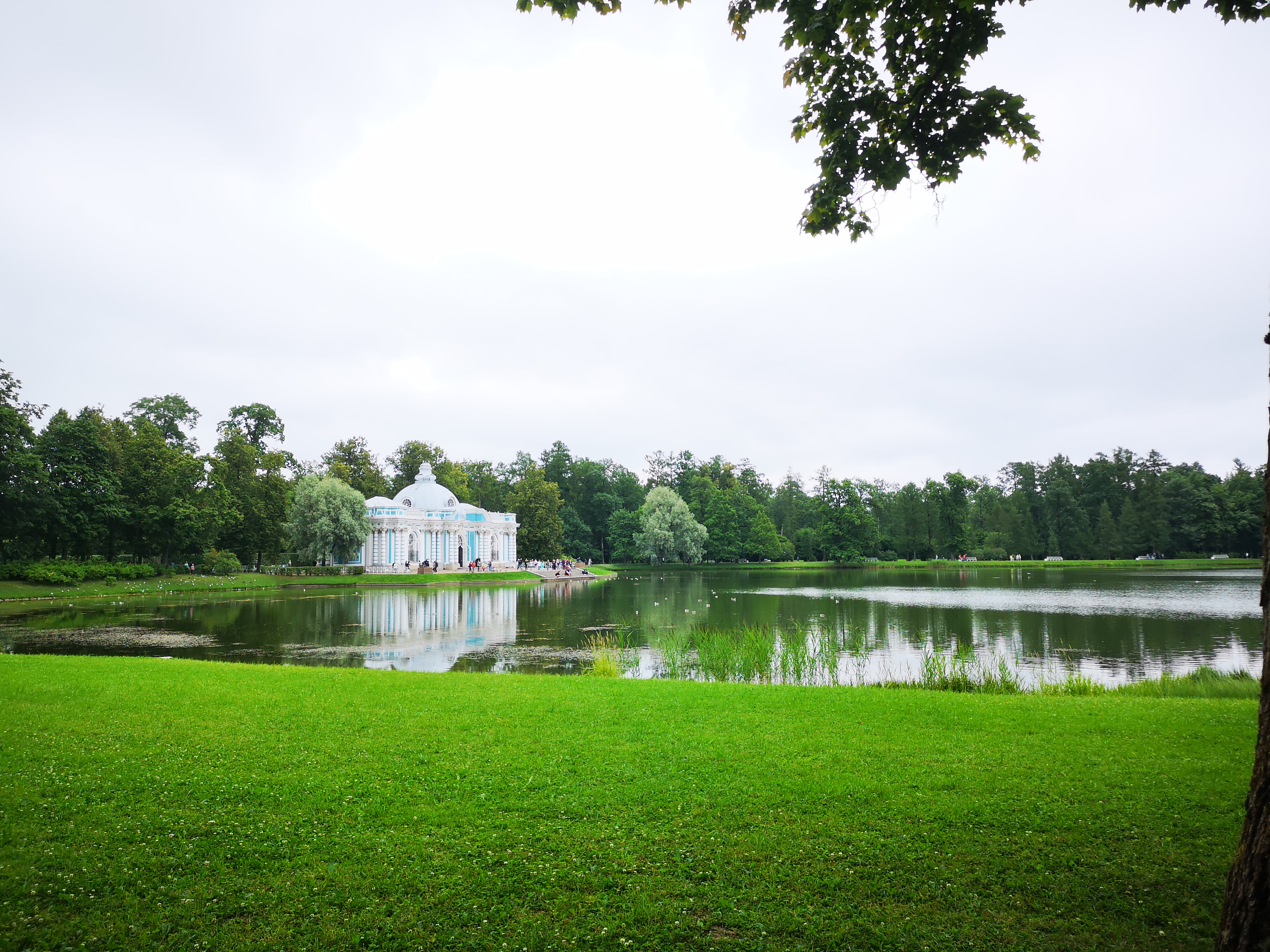 奔七的夫妻俩，自由行走在俄罗斯的圣彼得堡