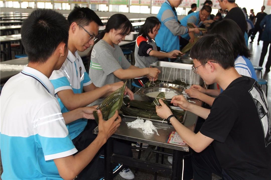 中考生看过来，来这里成就最好的自我——选择临沂三中，无悔一生