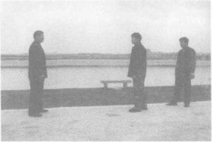 警用防暴棍对战短刀,警用棍式防暴器