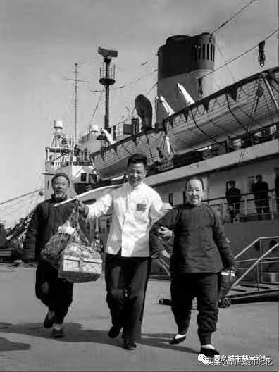 再见了老汽车站,再见青岛公交老车