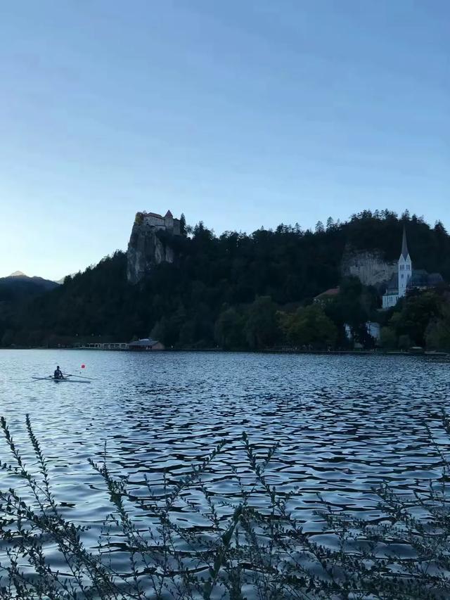 巴尔干半岛和阿尔巴尼亚,伯罗奔尼撒半岛和巴尔干半岛