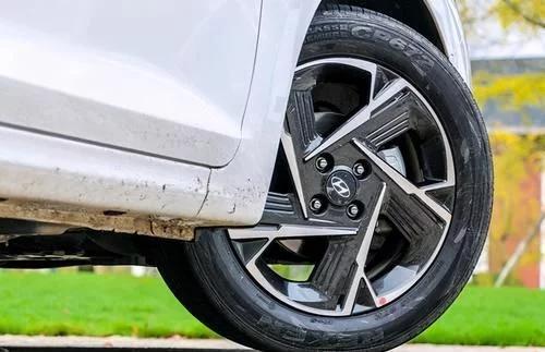 全系四缸，油耗3毛，结实耐用——悦纳