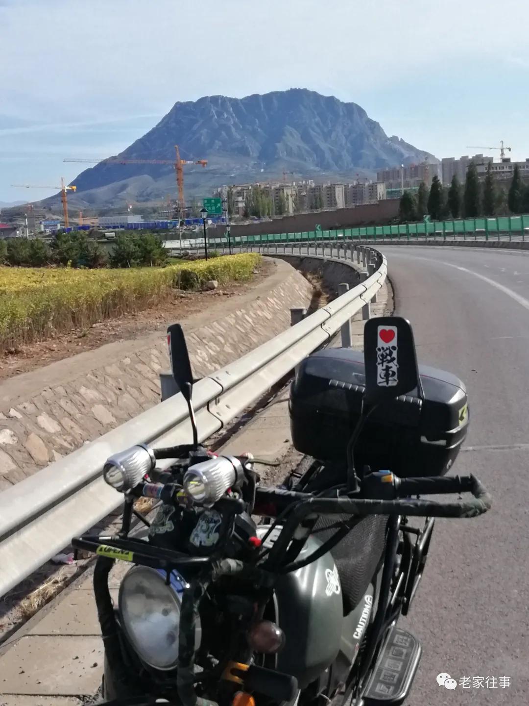 骑摩托车去旅行,拉着摩托车去旅行